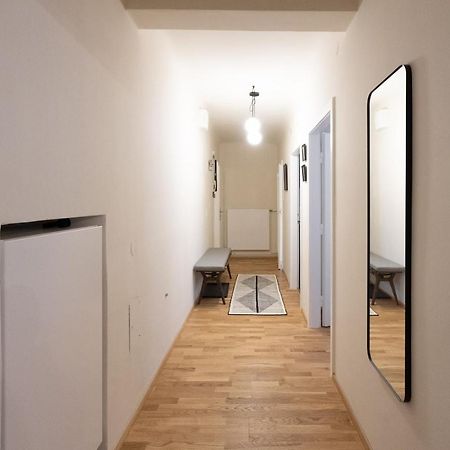 Chic 1-Bed Apt By Canal Walk To Historic Centre Wenen Buitenkant foto
