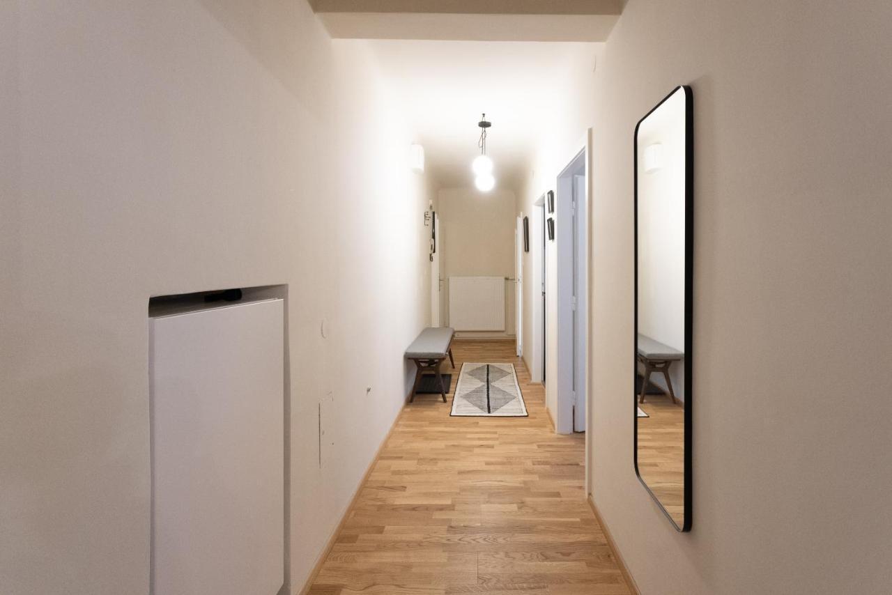 Chic 1-Bed Apt By Canal Walk To Historic Centre Wenen Buitenkant foto