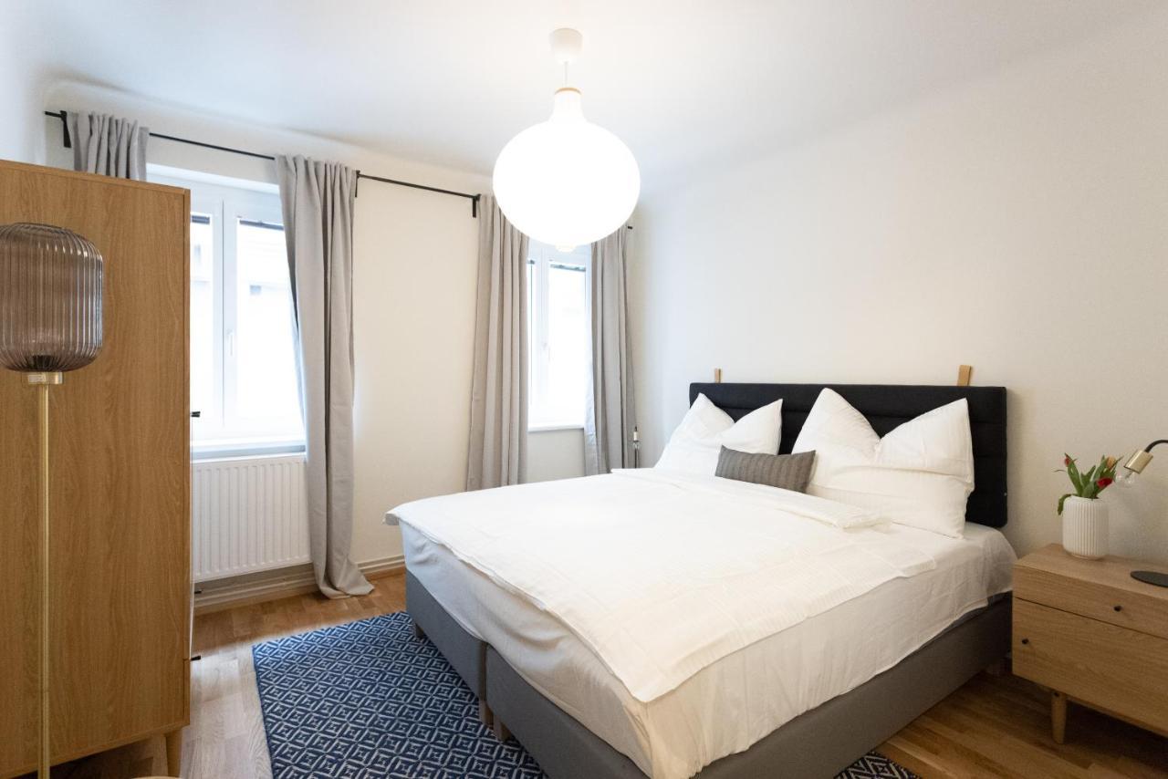 Chic 1-Bed Apt By Canal Walk To Historic Centre Wenen Buitenkant foto