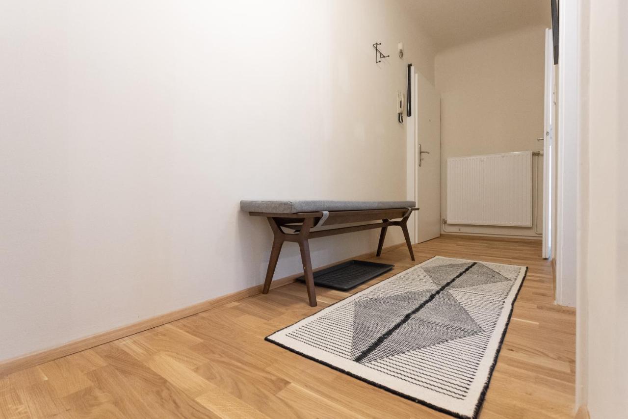 Chic 1-Bed Apt By Canal Walk To Historic Centre Wenen Buitenkant foto